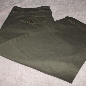 Lee Natural Fit Capris Military Green